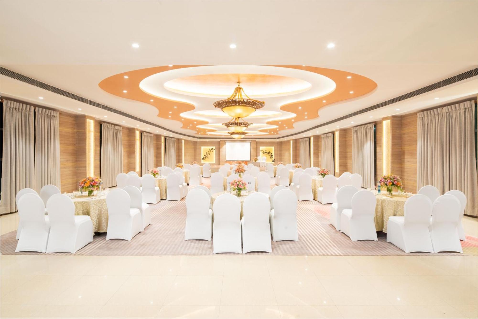 Nidhivan Sarovar Portico Vrindāvan Zewnętrze zdjęcie