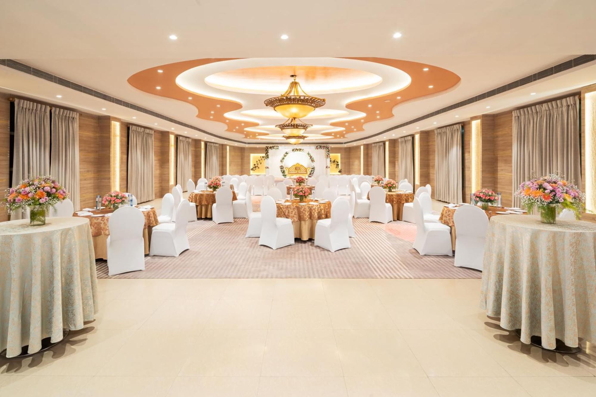 Nidhivan Sarovar Portico Vrindāvan Zewnętrze zdjęcie
