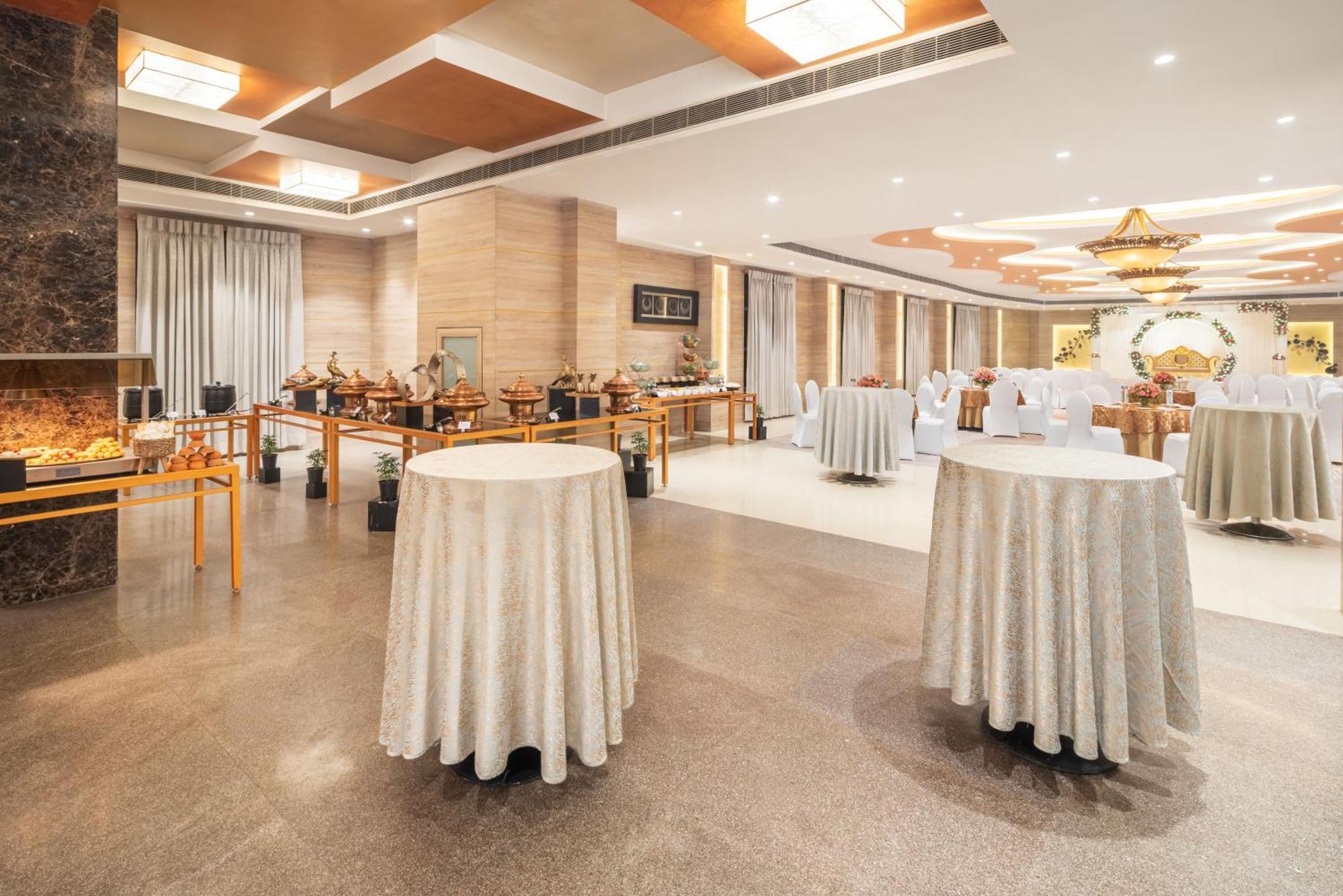 Nidhivan Sarovar Portico Vrindāvan Zewnętrze zdjęcie