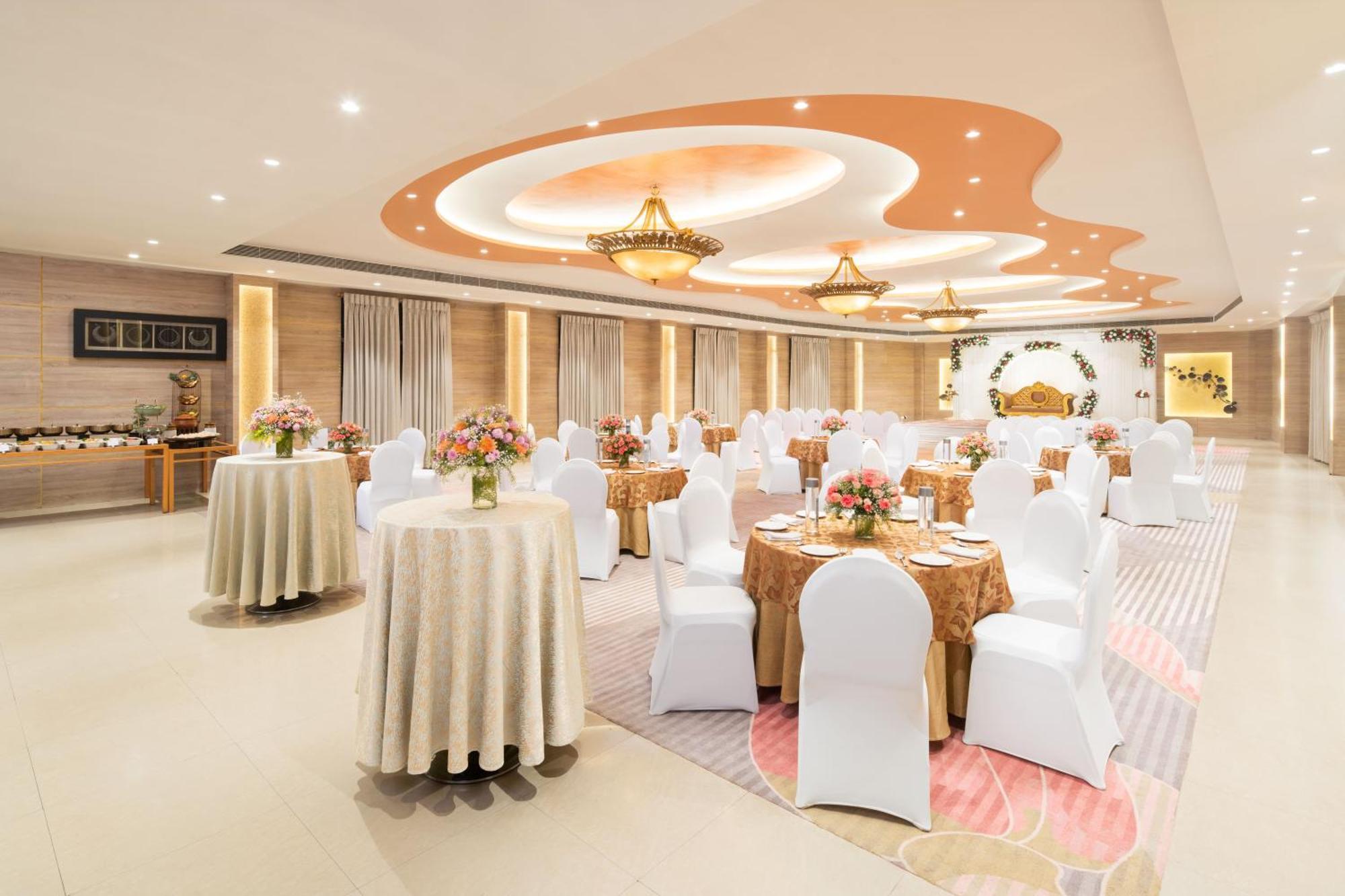 Nidhivan Sarovar Portico Vrindāvan Zewnętrze zdjęcie