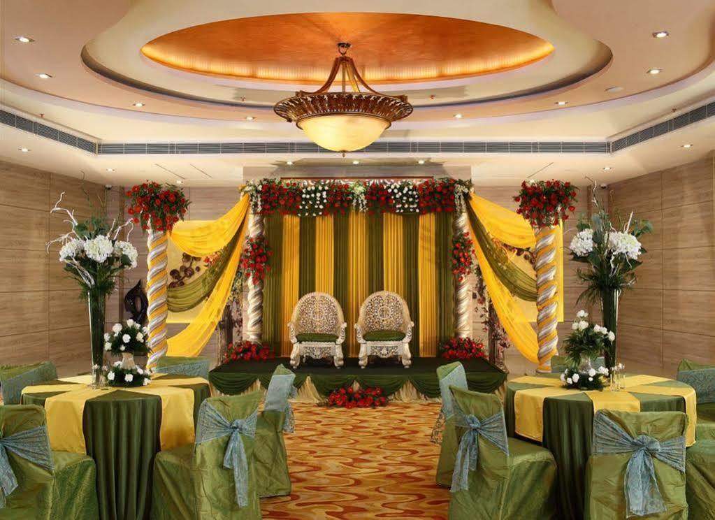 Nidhivan Sarovar Portico Vrindāvan Zewnętrze zdjęcie