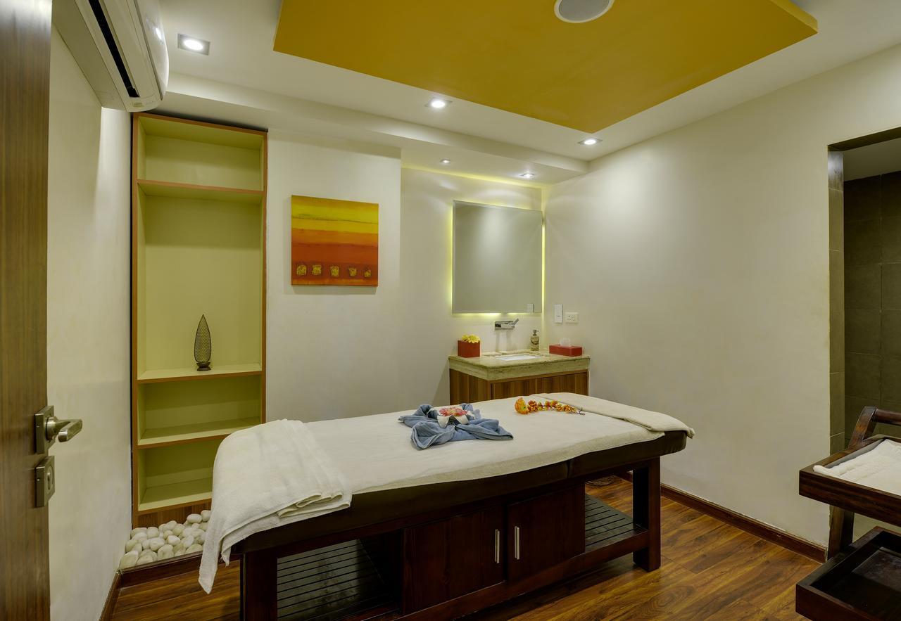 Nidhivan Sarovar Portico Vrindāvan Zewnętrze zdjęcie