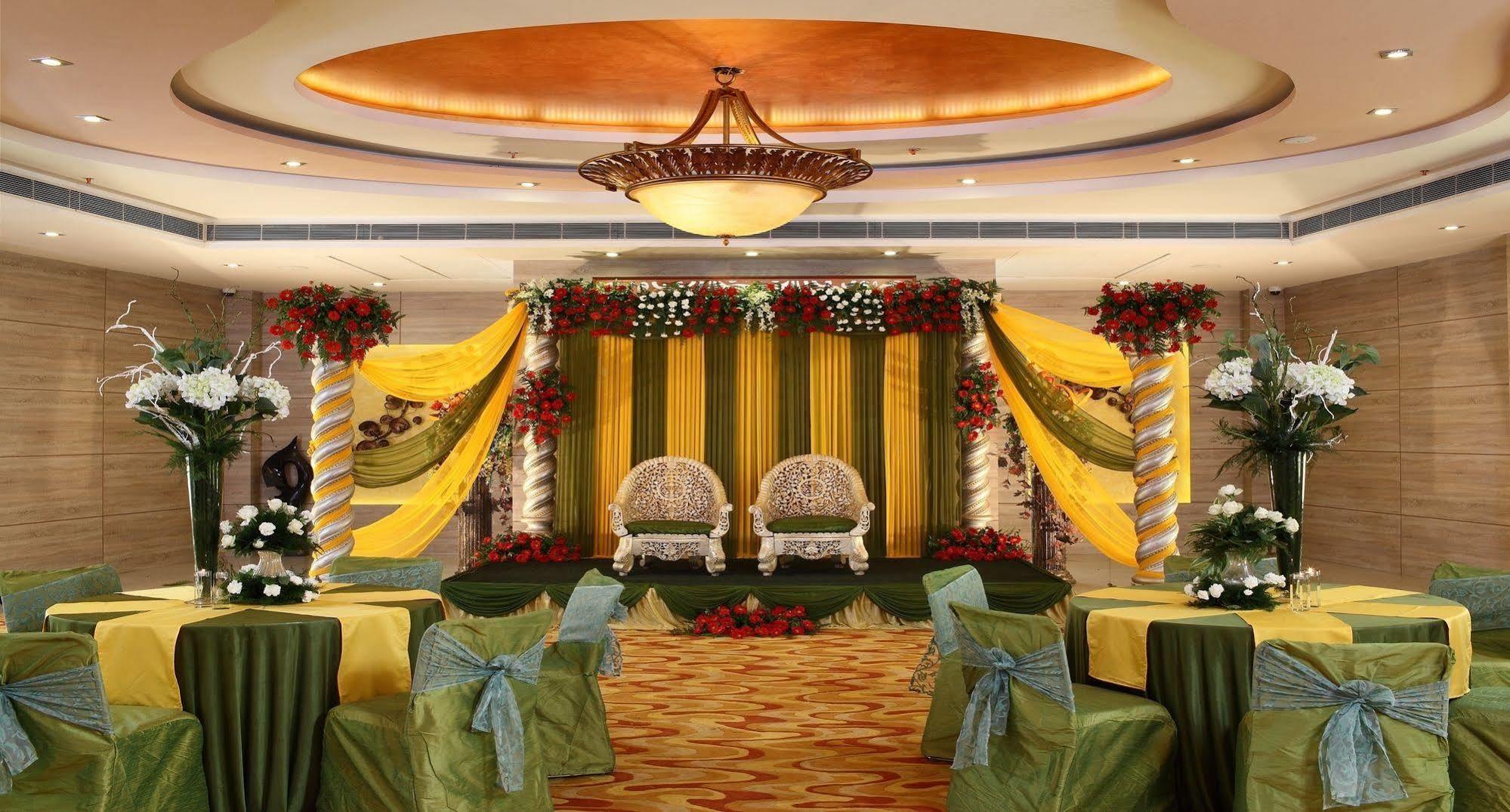 Nidhivan Sarovar Portico Vrindāvan Zewnętrze zdjęcie